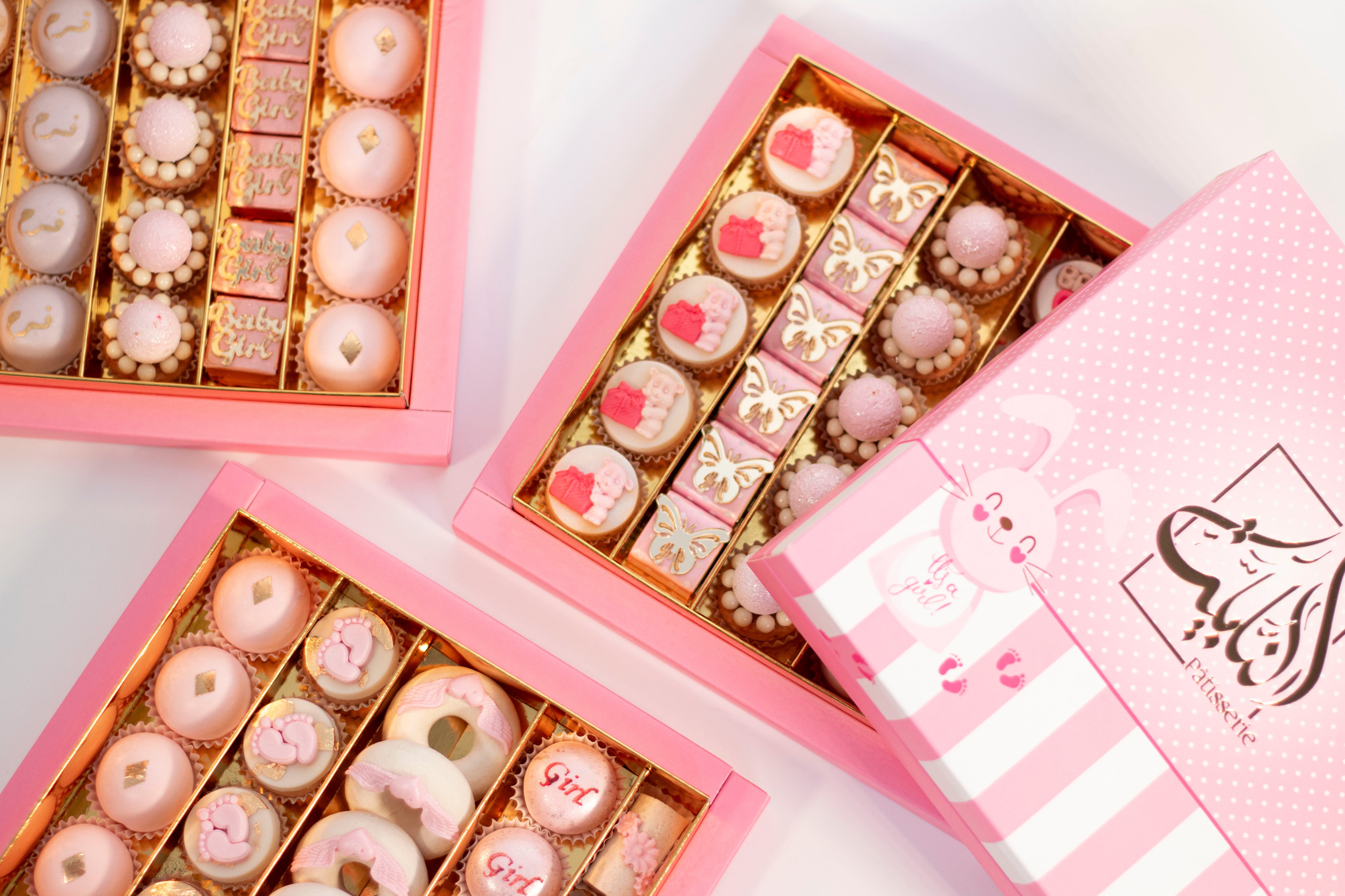 Coffret Bébé avec pâtisseries tunisiennes raffinées, version garçon ou fille