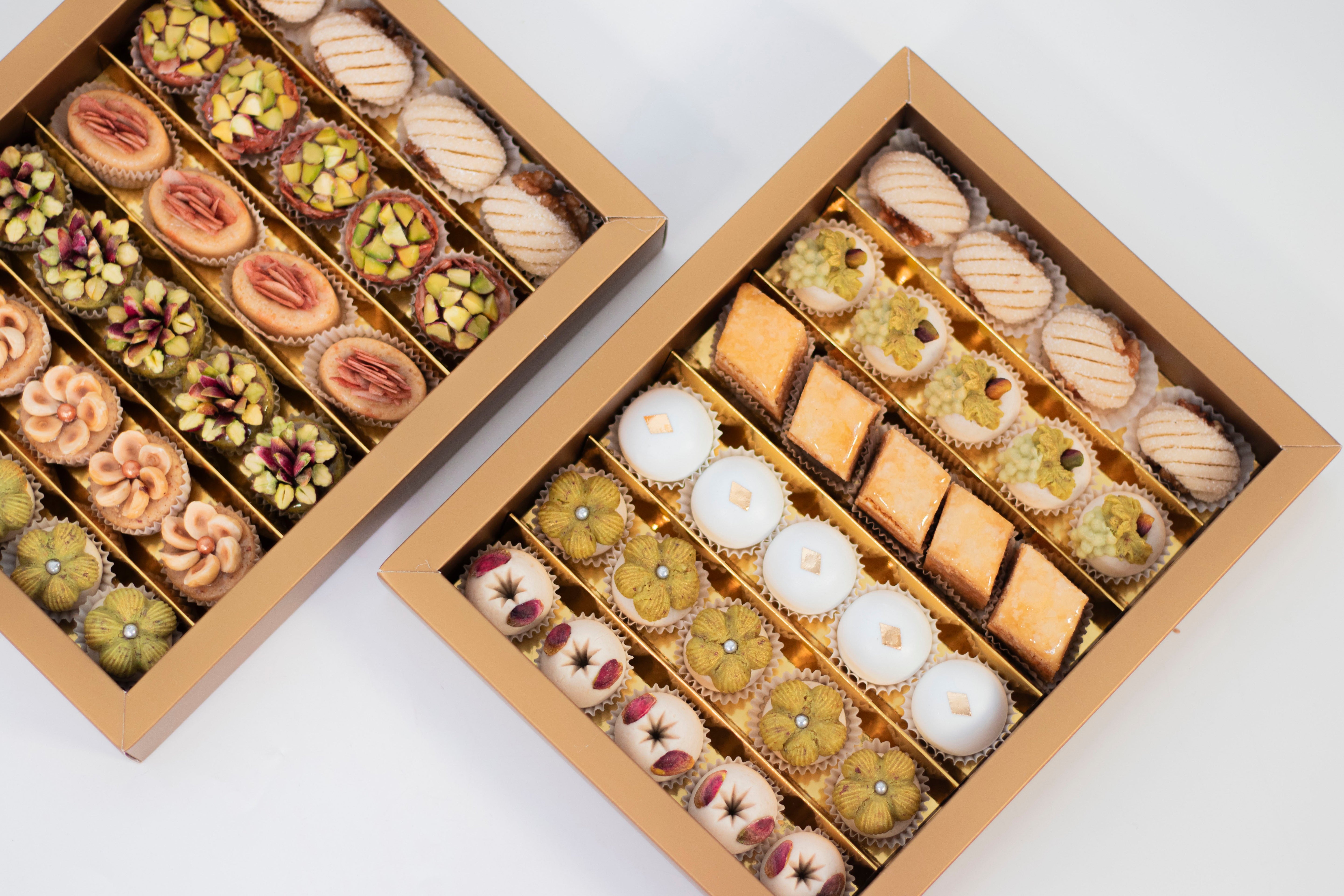 Coffrets de pâtisseries tunisiennes raffinées, élégants assortiments pour cadeaux et célébrations