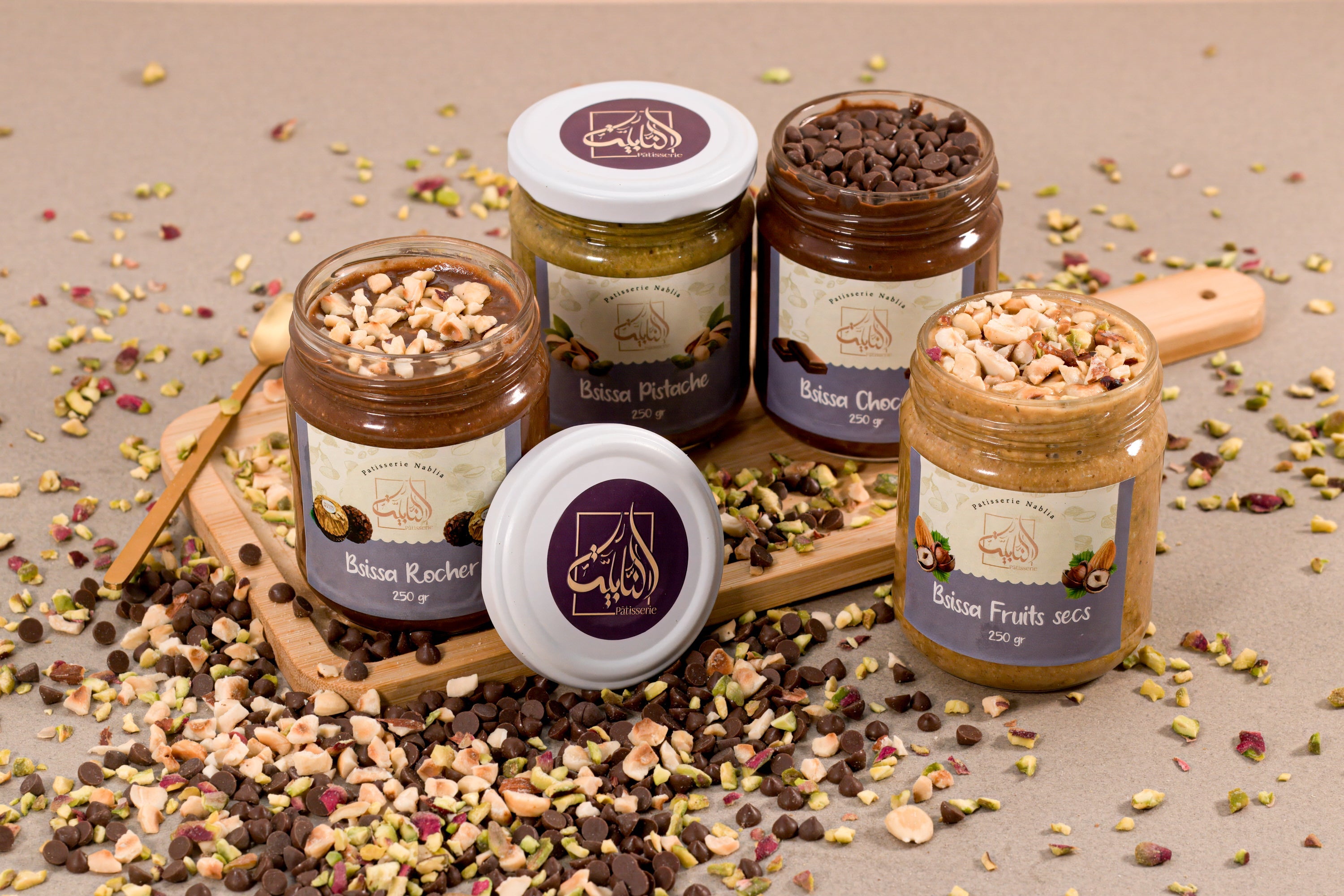 Collection de Bsissa traditionnelle et moderne avec pistache, chocolat, et ingrédients raffinés