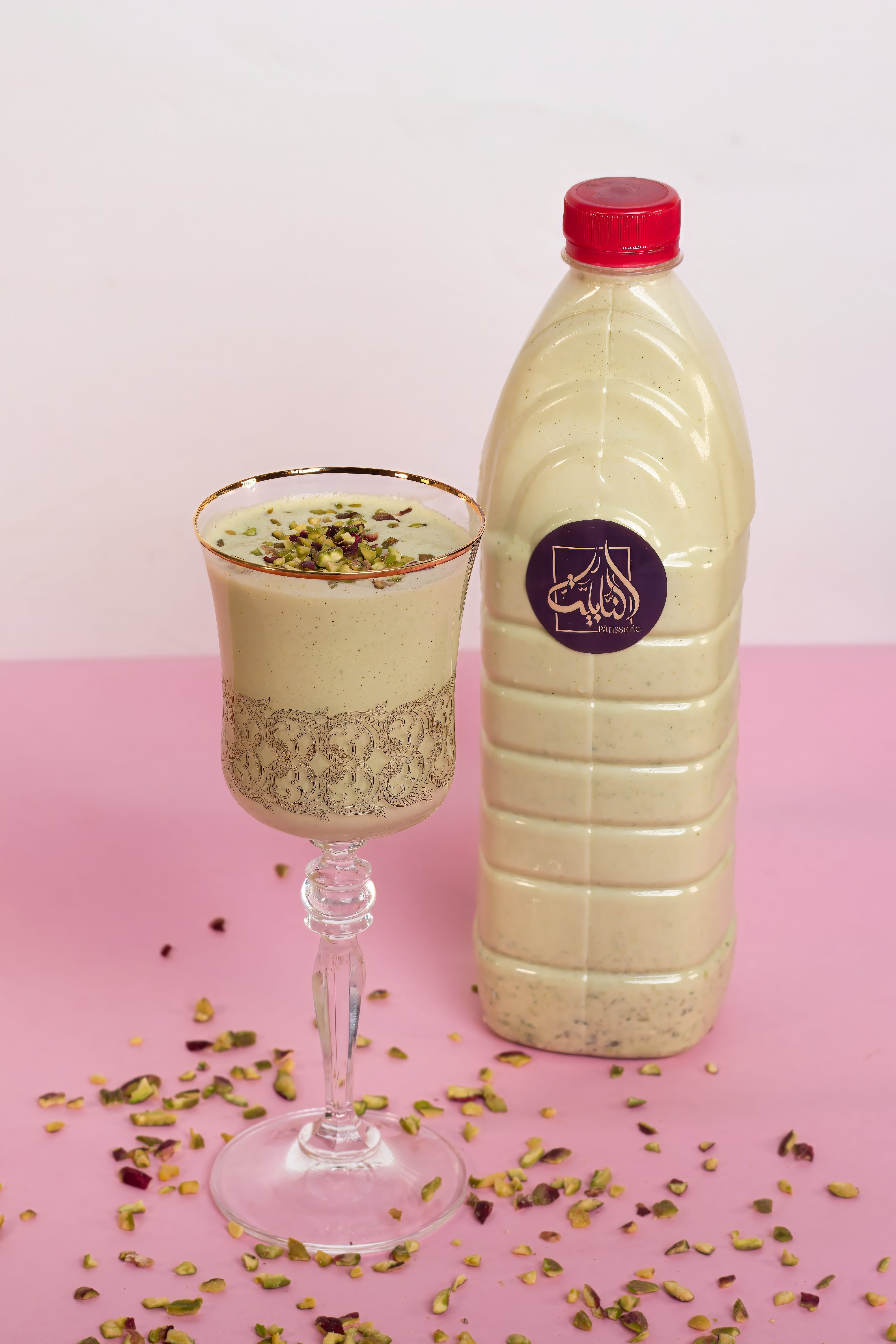 Jus de Pistache luxueux, fusion de pistache, banane, lait et crème fraîche, idéal pour les occasions prestigieuses