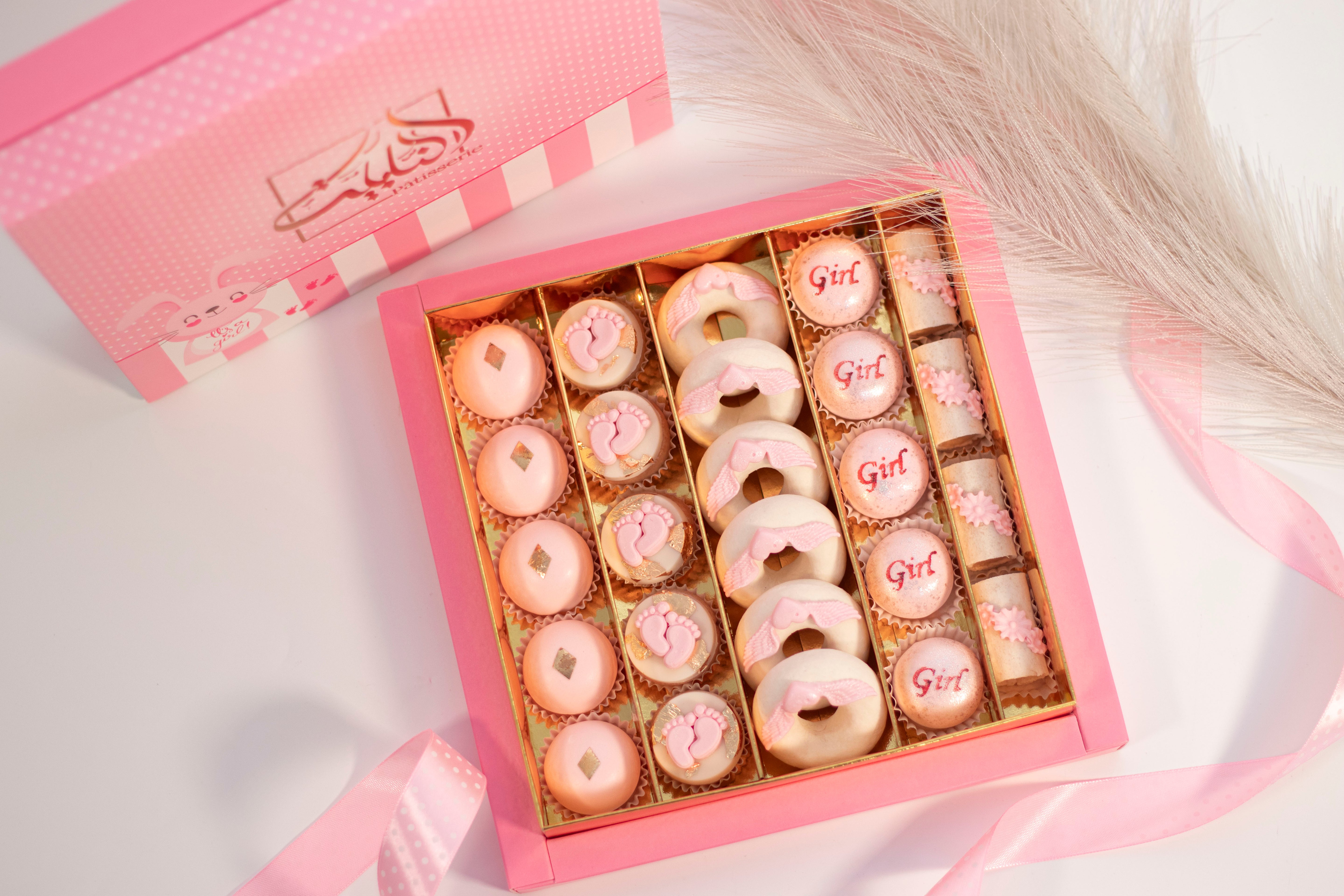 Coffret rose Bébé Douceur - Petite Princesse avec pâtisseries aux amandes pour célébration de petite fille