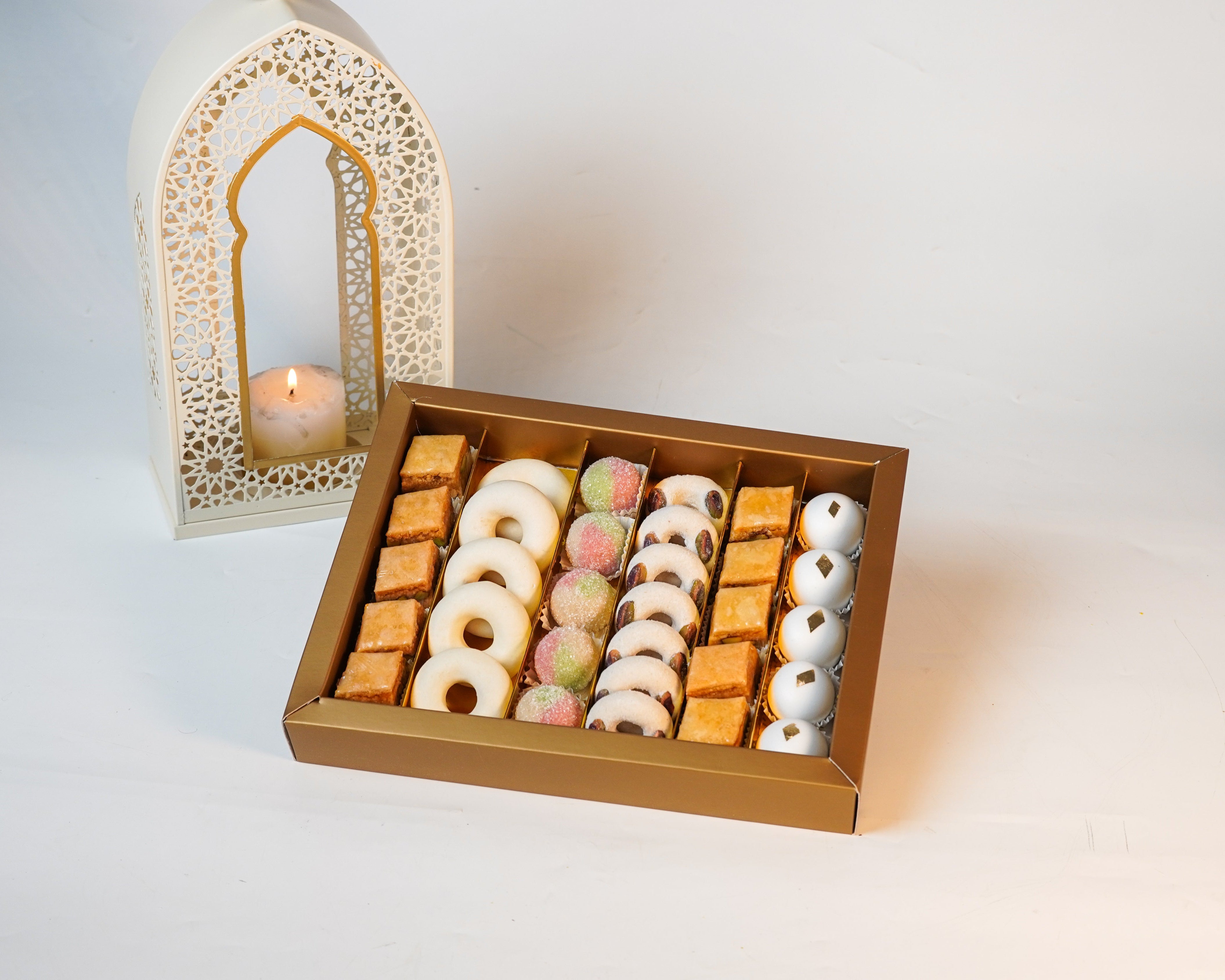 Coffret Héritage Tunisien – Assortiment de pâtisseries tunisiennes traditionnelles pour le Ramadan (32 pièces)