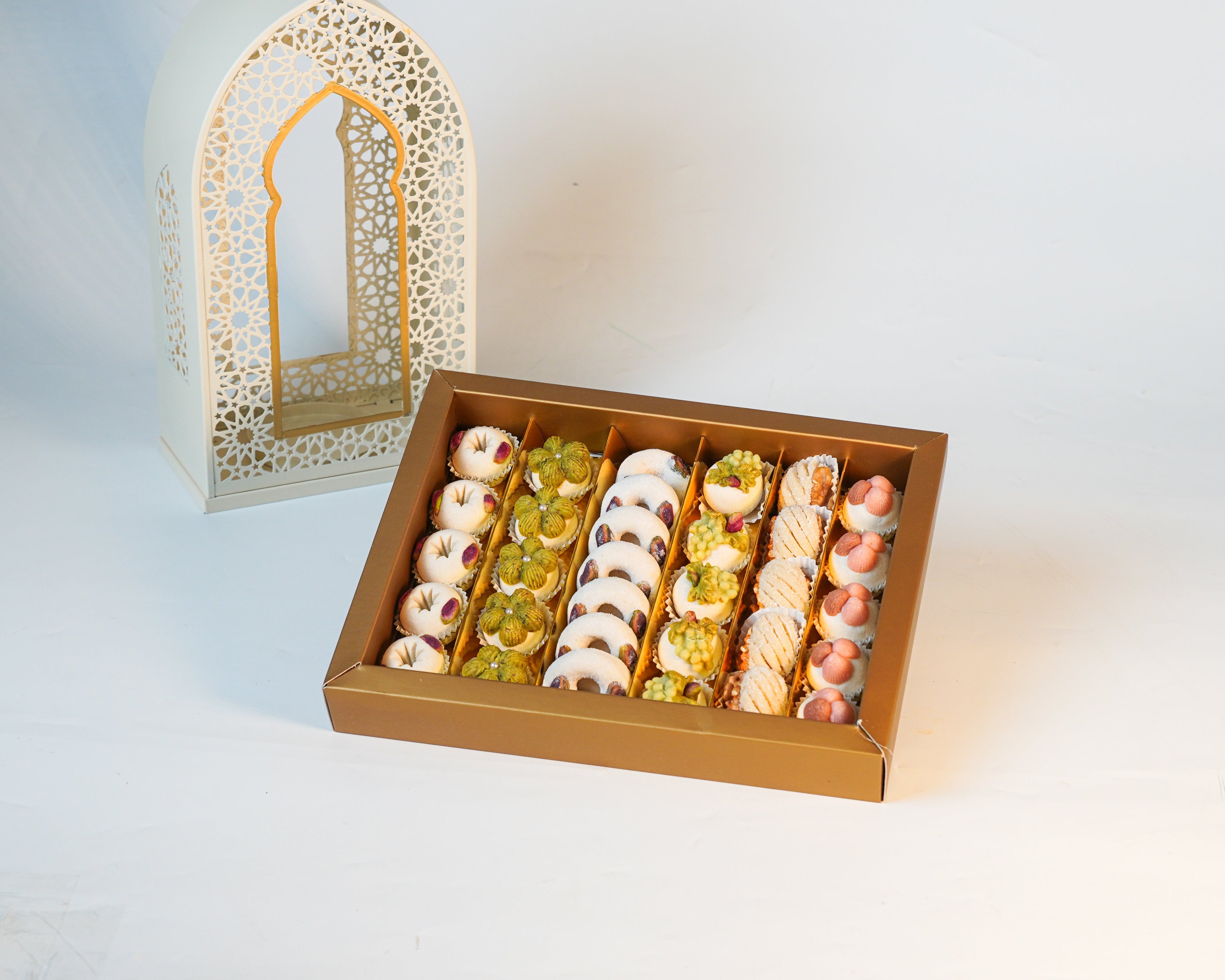 Coffret de pâtisseries tunisiennes aux amandes – Assortiment Ramadan 33 pièces