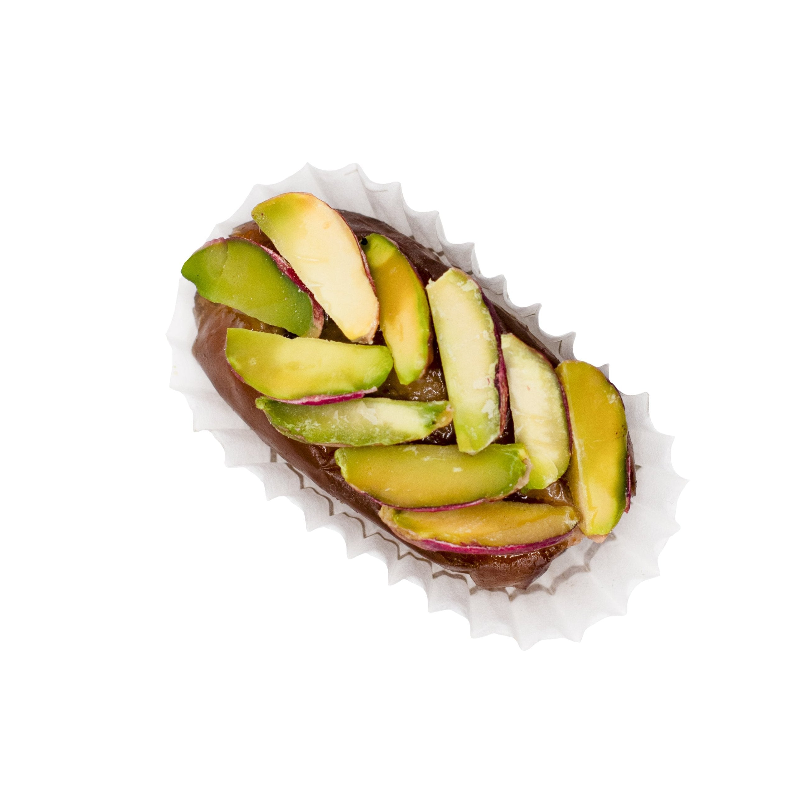 Datte farcie à la pâte d'amandes et noisettes, garnie de fines tranches de pistaches