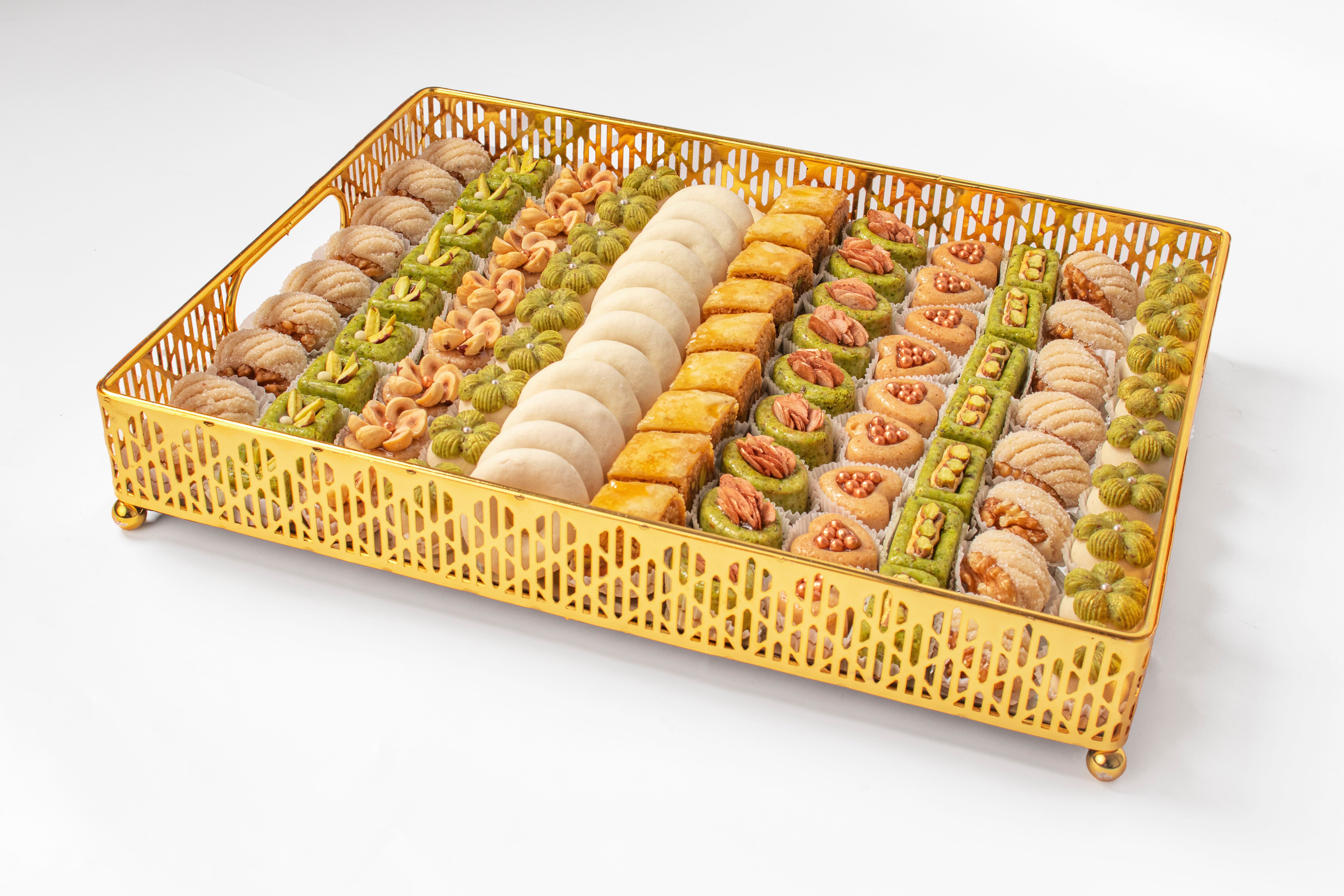 Pack Gold avec pâtisseries aux amandes, mignardises, baklawa et kaak warka – 200 pièces, idéal pour mariages et fiançailles