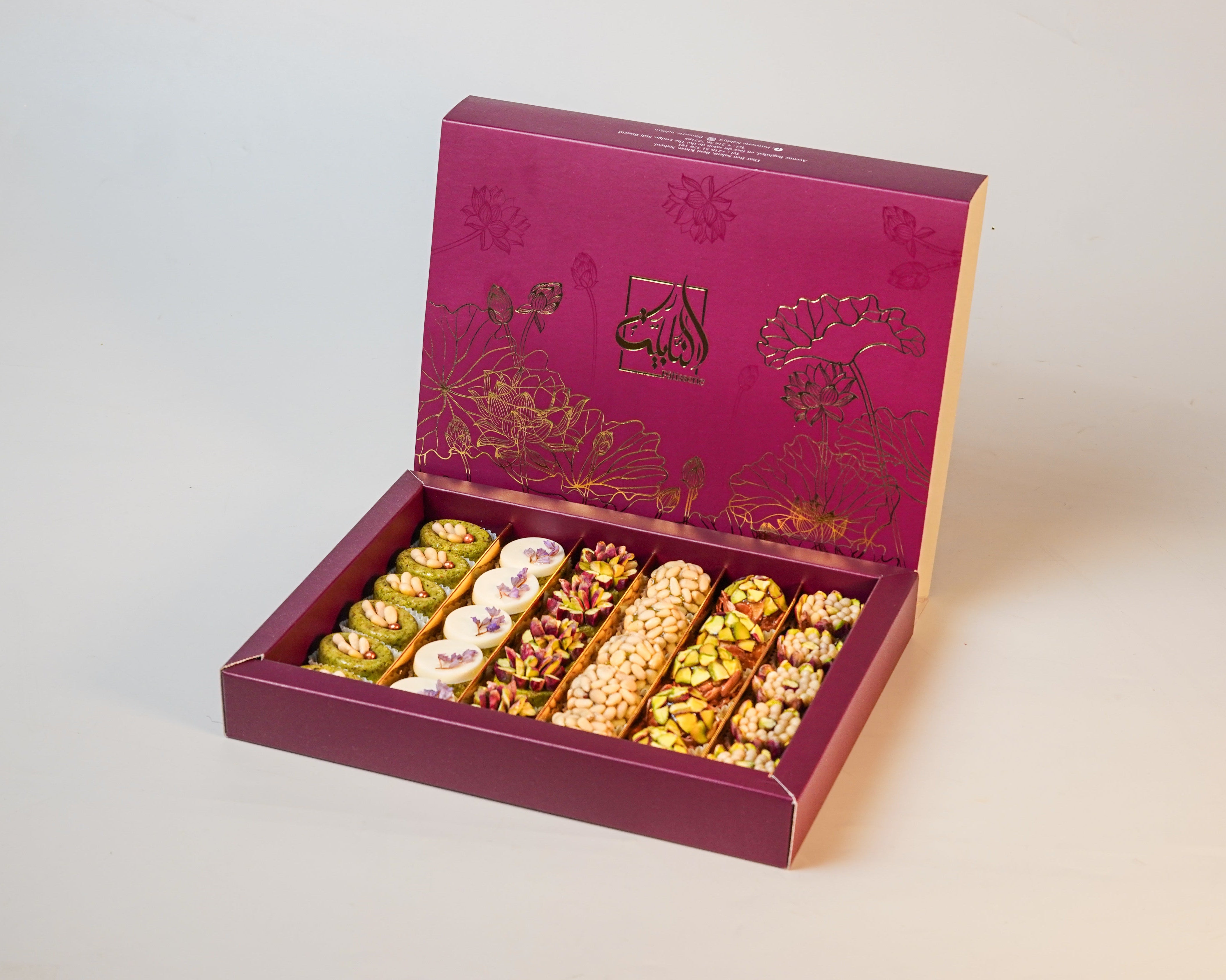 Coffret Royal Ramadan – Mignardises premium à la pistache et au pignon (31 pièces)