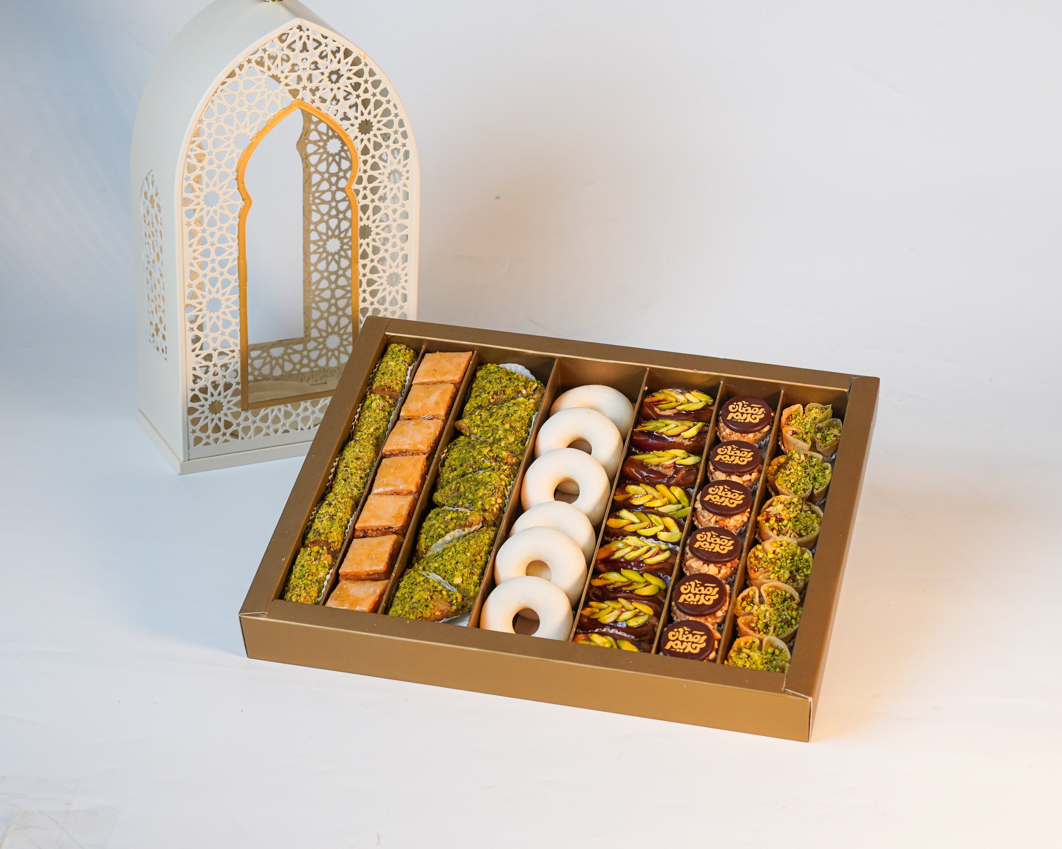 Coffret Saveurs du Ramadan – Assortiment de pâtisseries tunisiennes traditionnelles (46 pièces)